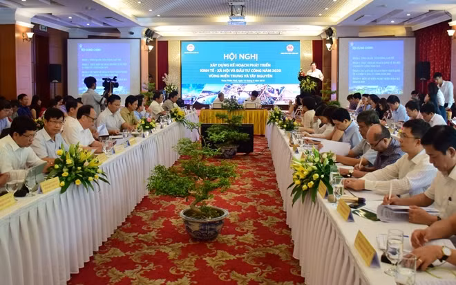 Các đại biểu tham dự hội nghị.