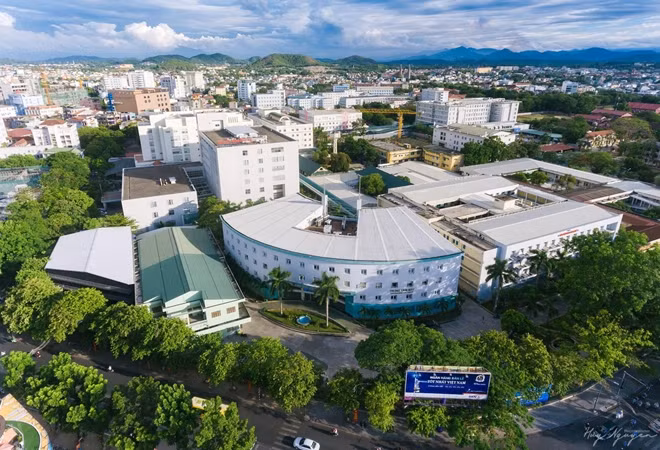 Bệnh viện T.Ư Huế đã đạt được những thành tựu nổi bật trong công tác chăm sóc và bảo vệ sức khỏe nhân dân sau chặng đường 125 năm hình thành và phát triển.