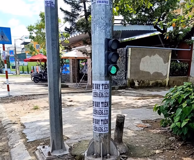Công an TP Huế làm rõ Đặng Hoàng Hải là đối tượng đã dán quảng cáo cho vay tiền tại nhiều trụ đèn giao thông nên ra quyết định xử phạt 12 triệu đồng.