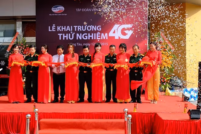 Phó Tổng Giám đốcViettel Telecom Đặng Văn Nhiên cắt băng công bố sự kiện thử nghiệm dịch vụ 4G chính thức bắt đầu tại Bà Rịa Vũng Tàu.