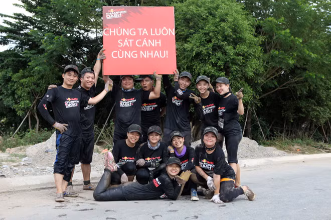 Luôn sát cánh cùng nhau vượt qua các chướng ngại vật.