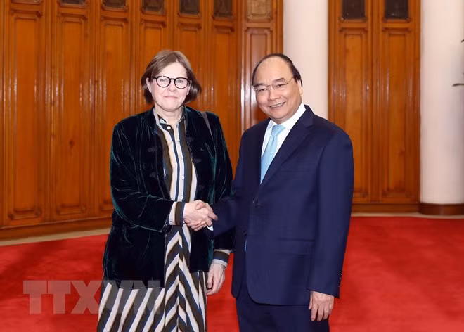 Thủ tướng Nguyễn Xuân Phúc tiếp bà Heidi Hautala, Phó Chủ tịch Nghị viện châu Âu (EP). (Ảnh: Thống Nhất/TTXVN)