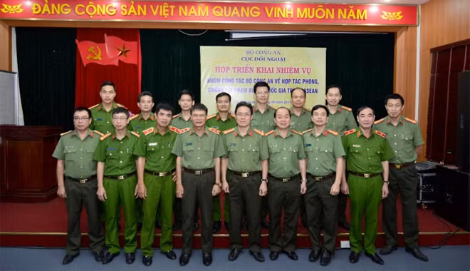 Lãnh đạo Cục Đối ngoại và Nhóm Công tác Bộ Công an về hợp tác phòng, chống tội phạm xuyên quốc gia trong ASEAN.