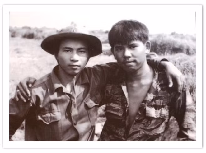 Những người lính thầm lặng trong bức ảnh lịch sử chiếc xe tăng tiến vào Dinh Độc lập ảnh 5