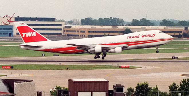 TWA 747 - mẫu máy bay tương tự chiếc máy bay gặp nạn. TWA 747 - mẫu máy bay tương tự chiếc máy bay gặp nạn.