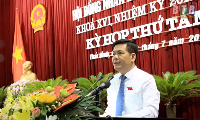 Đồng chí Nguyễn Hồng Diên, Ủy viên Trung ương Đảng, Bí thư Tỉnh ủy, Chủ tịch HĐND tỉnh khai mạc kỳ họp. Ảnh: Thành Tâm.
