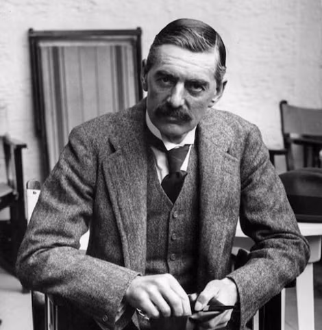 Neville Chamberlain, người đứng đầu tổ chức tình báo Anh lúc bấy giờ.