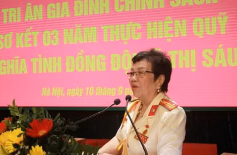 Đại tá Lương Thúy Bình, Chủ nhiệm CLB, Chủ tịch Quỹ “ Nghĩa tình đồng đội Võ Thị Sáu”.