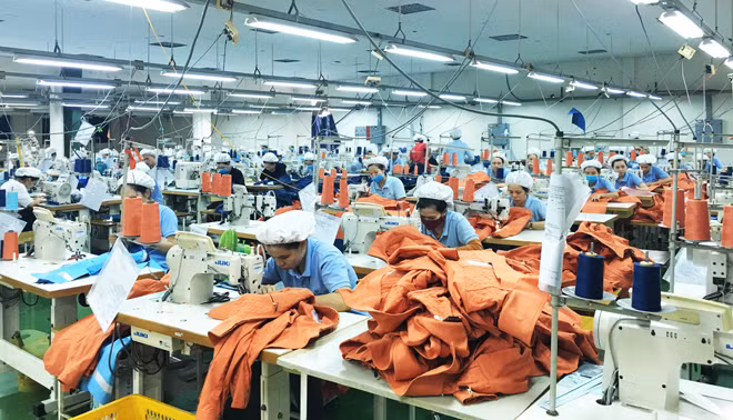 Cần tăng cường kiểm tra, giám sát sau cấp phép nhằm đảm bảo nhà đầu tư thực hiện đúng các cam kết. Cần tăng cường kiểm tra, giám sát sau cấp phép nhằm đảm bảo nhà đầu tư thực hiện đúng các cam kết.