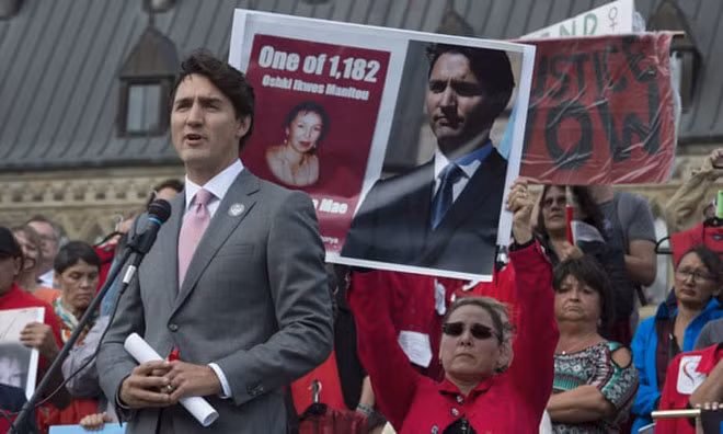 Thủ tướng Canada Justin Trudeau đã hỗ trợ cuộc điều tra quốc gia về những phụ nữ bản địa mất tích nhằm thực hiện một trong những lời hứa trong chiến dịch tranh cử của đảng Tự do. Thủ tướng Canada Justin Trudeau đã hỗ trợ cuộc điều tra quốc gia về những phụ nữ bản địa mất tích nhằm thực hiện một trong những lời hứa trong chiến dịch tranh cử của đảng Tự do.