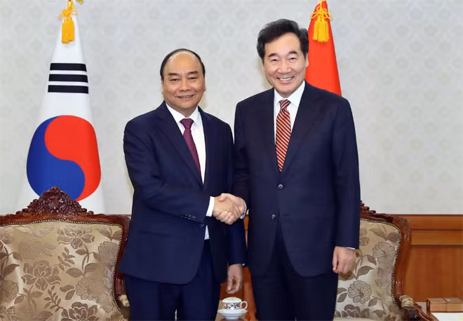 Thủ tướng Nguyễn Xuân Phúc và Thủ tướng Hàn Quốc Lee Nak Yeon. Ảnh: VGP.