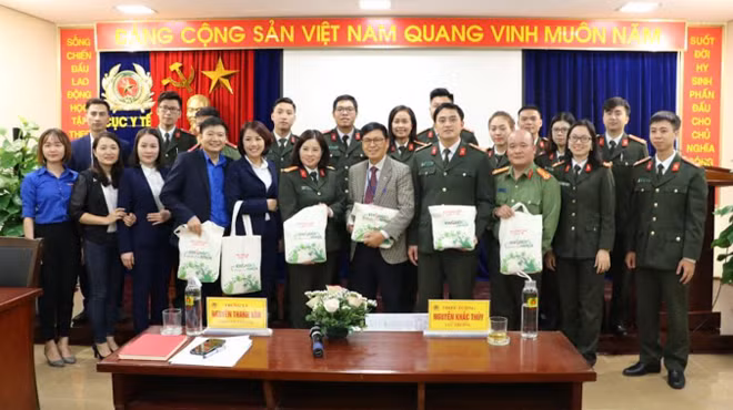 Các đại biểu tham dự Tọa đàm.