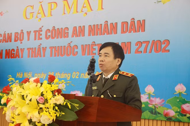 Trung tướng Phạm Quang Cử báo cáo thành tựu đạt được của Y tế CAND.
