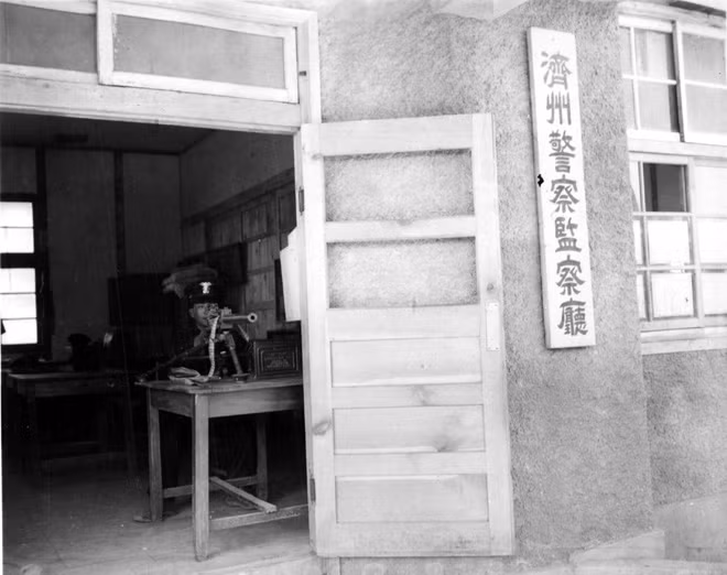 Lối dẫn vào Văn phòng điều tra Cảnh sát Tế Châu năm 1948.