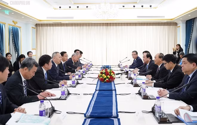 Thủ tướng tiếp đại diện các tập đoàn trong lĩnh vực cơ sở hạ tầng của Trung Quốc. Ảnh: VGP/Quang Hiếu.