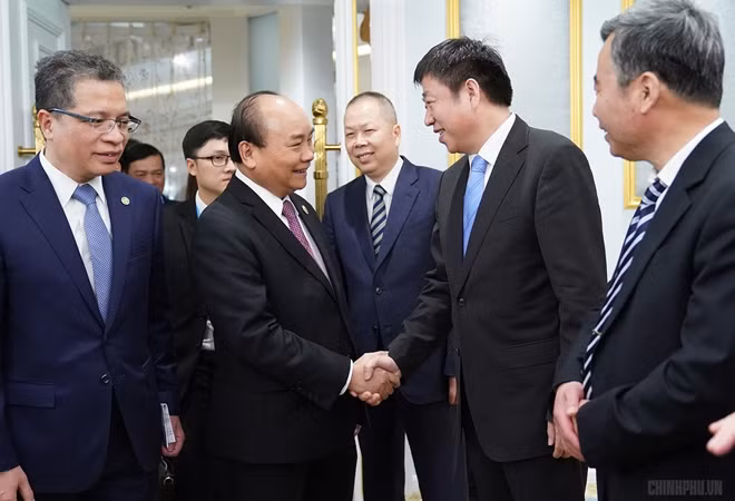 Thủ tướng tiếp đại diện các tập đoàn trong lĩnh vực cơ sở hạ tầng của Trung Quốc. Ảnh: VGP/Quang Hiếu.