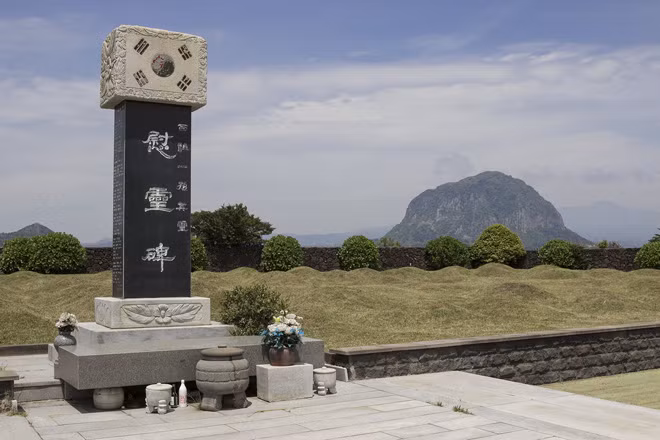 Hang Baekjoilsonjiji, "ngôi mộ của 100 tổ tiên".