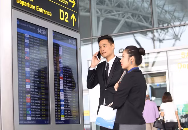 Khách hàng đăng ký gọi cước VinaPhone trước khi đi nước ngoài.