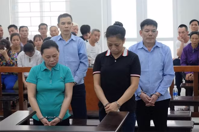 Bị cáo Dung và đồng phạm tại toà.
