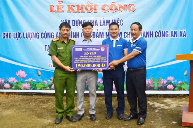Ngân hàng BIDV chi nhánh Nghệ An hỗ trợ 150 triệu đồng xây dựng trụ sở làm việc Công an xã.