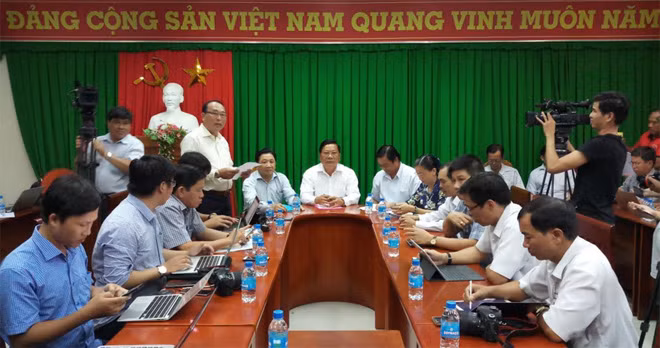 Các đại biểu tham dự buổi họp báo.