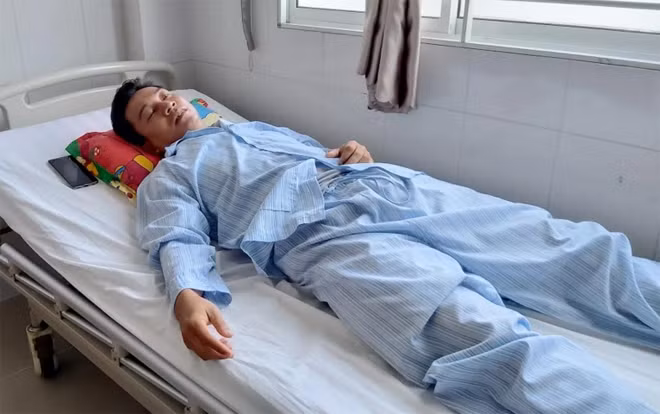 Thiếu tá Nguyễn Văn Dư nhập viện để được theo dõi và điều trị.