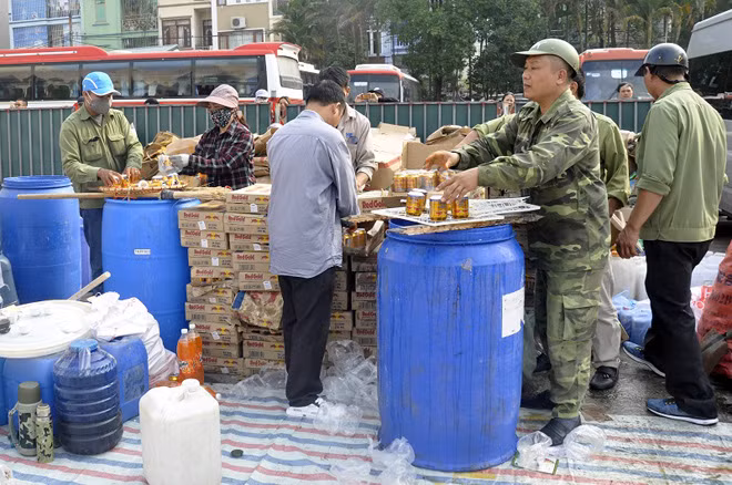 Thực phẩm, đồ uống giả bị tịch thu, tiêu hủy.