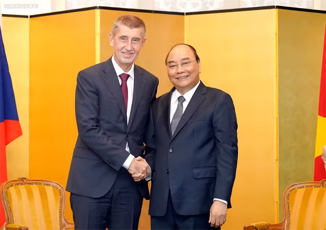 Thủ tướng Nguyễn Xuân Phúc và Tổng thống Albania Ilir Meta. Ảnh: VGP/Quang Hiếu.