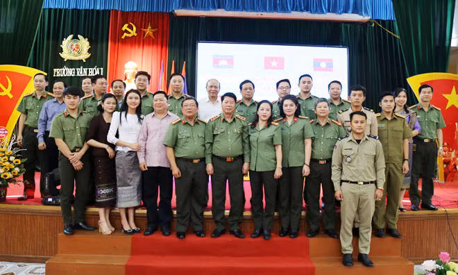 Các đại biểu tham dự buổi Lễ. Các đại biểu tham dự buổi Lễ.