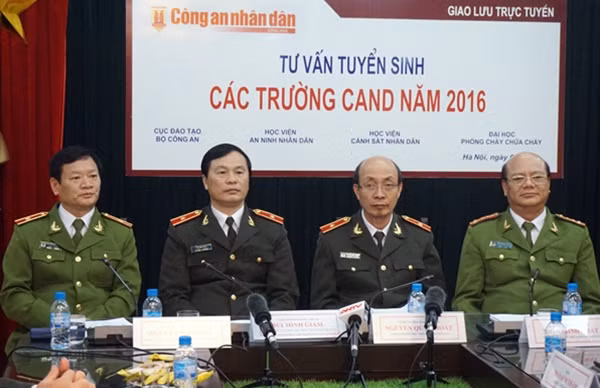 4 vị khách mời của buổi giao lưu.