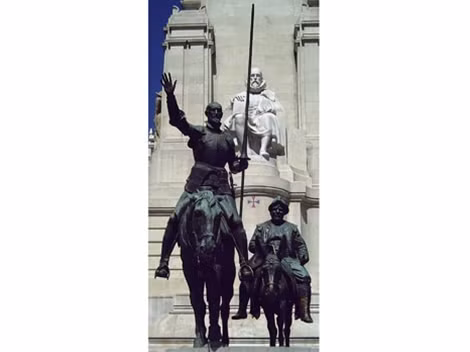 Tượng Don Quixote và Sancho Panza - hai nhân vật trong tiểu thuyết "Don Quixote - chàng quý tộc tài ba xứ Mancha" của Miguel de Cervantes.
