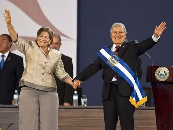 Tổng thống Salvador Sanchez Ceren và phu nhân, Margarita Villalta de Sanchez trong lễ nhậm chức ở San Salvador, El Salvador.