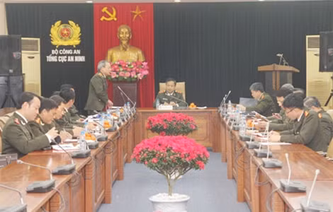Các đại biểu phát biểu tại buổi làm việc.