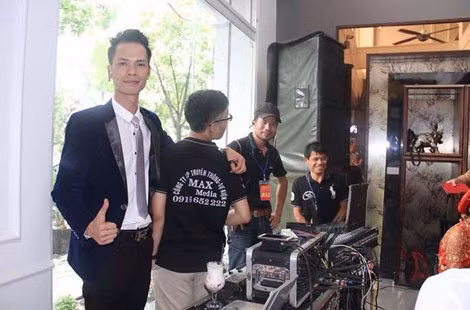 Hình ảnh “bầu sô” bóng bẩy trên trang Facebook khác xa với thực tế. Hình ảnh “bầu sô” bóng bẩy trên trang Facebook khác xa với thực tế.
