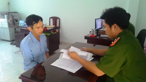 Đối tượng trộm vàng tại cơ quan điều tra. Đối tượng trộm vàng tại cơ quan điều tra.