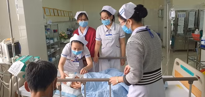 Sau hơn 5 giờ mổ cấp cứu, đến sáng nay sức khoẻ cháu K. đã tạm ổn