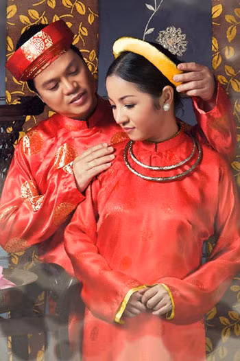 Những cặp vợ chồng nghệ sĩ cãi nhau ầm ĩ trên truyền thông trong năm 2014. Những cặp vợ chồng nghệ sĩ cãi nhau ầm ĩ trên truyền thông trong năm 2014.