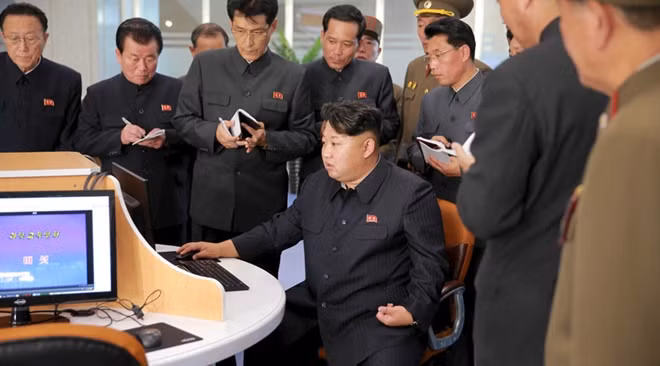 Chủ tịch Kim Jong Un bấm nút cho phép Facebook Triều Tiên hoạt động