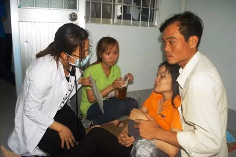 Công nhân ngộ độc thực phẩm nhập viện cấp cứu.