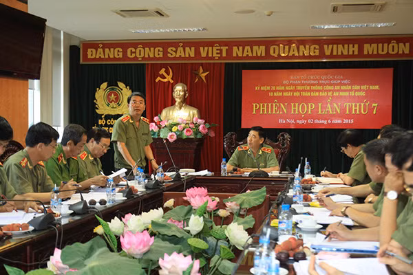 Trung tướng Trần Bá Thiều phát biểu chỉ đạo tại Phiên họp.