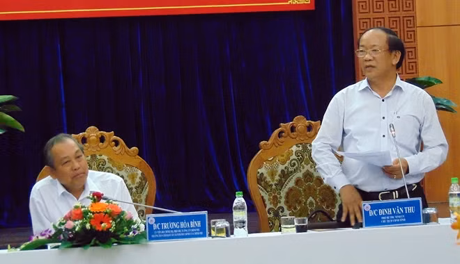 Ông Đinh Văn Thu, Chủ tịch UBND tỉnh Quảng Nam, phát biểu tại buổi làm việc.