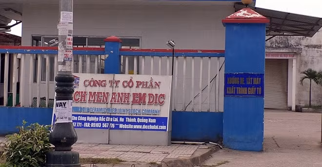 Công ty CP gạch men Anh Em DIC là địa chỉ tiêu thụ đất đồi lẫn cao lanh được múc trộm tại xã Duy Trinh, huyện Duy Xuyên.