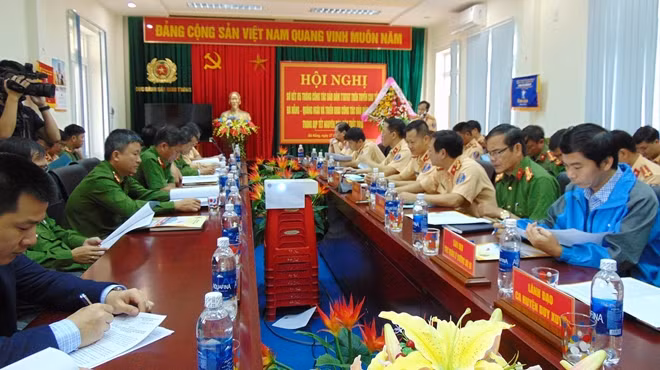 Đông đảo đại biểu tham dự hội nghị.