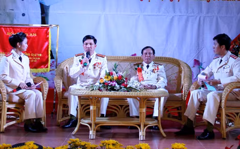 Trung tá Nguyễn Sỹ Chương giao lưu điển hình tiên tiến tại đơn vị. Trung tá Nguyễn Sỹ Chương giao lưu điển hình tiên tiến tại đơn vị.