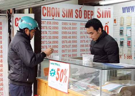 Việc chuyển đổi sim 11 số thành sim 10 số sẽ được tiến hành trong 2 năm. Ảnh: Ngọc Lan.
