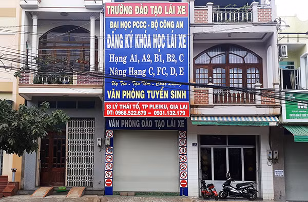 Cơ sở đào tạo lái xe “chui” tại số 13 Lý Thái Tổ, TP Pleiku. Cơ sở đào tạo lái xe “chui” tại số 13 Lý Thái Tổ, TP Pleiku.