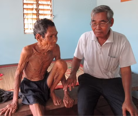 Những người già nắm giữ lịch sử người Tà Mun đang dần hao hụt. Những người già nắm giữ lịch sử người Tà Mun đang dần hao hụt.