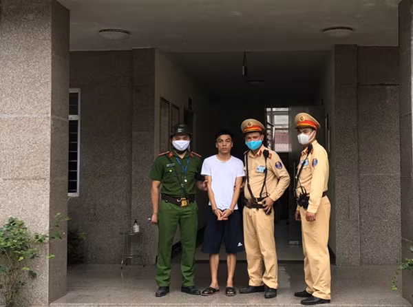 Đối tượng Đặng Văn Tính bị bắt giữ. Đối tượng Đặng Văn Tính bị bắt giữ.