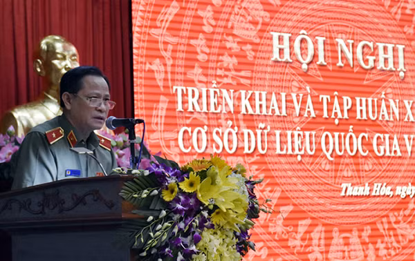 Thiếu tướng Trịnh Xuyên, Giám đốc Công an tỉnh phát biểu chỉ đạo tại hội nghị