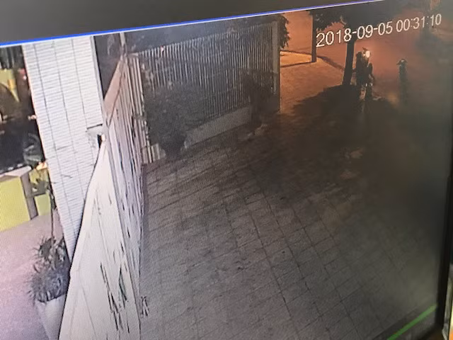 Trích xuất camera an ninh trong đêm.